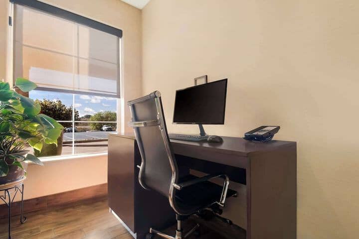Business Center 45 of 55